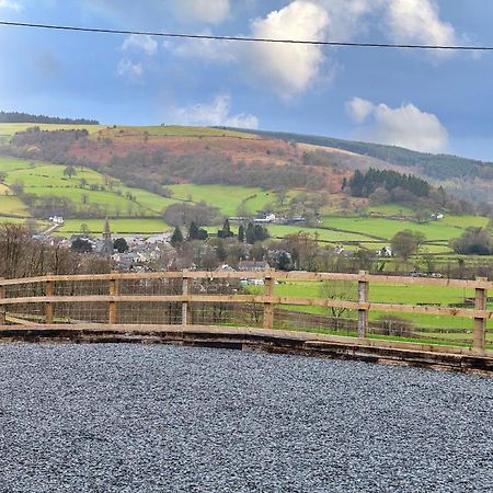 Finest Retreats - Moelis Granary - Luxury Cottage With Hot Tub Llandrillo Экстерьер фото