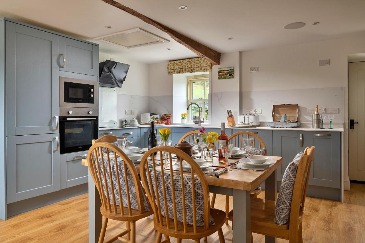 Finest Retreats - Moelis Granary - Luxury Cottage With Hot Tub Llandrillo Экстерьер фото
