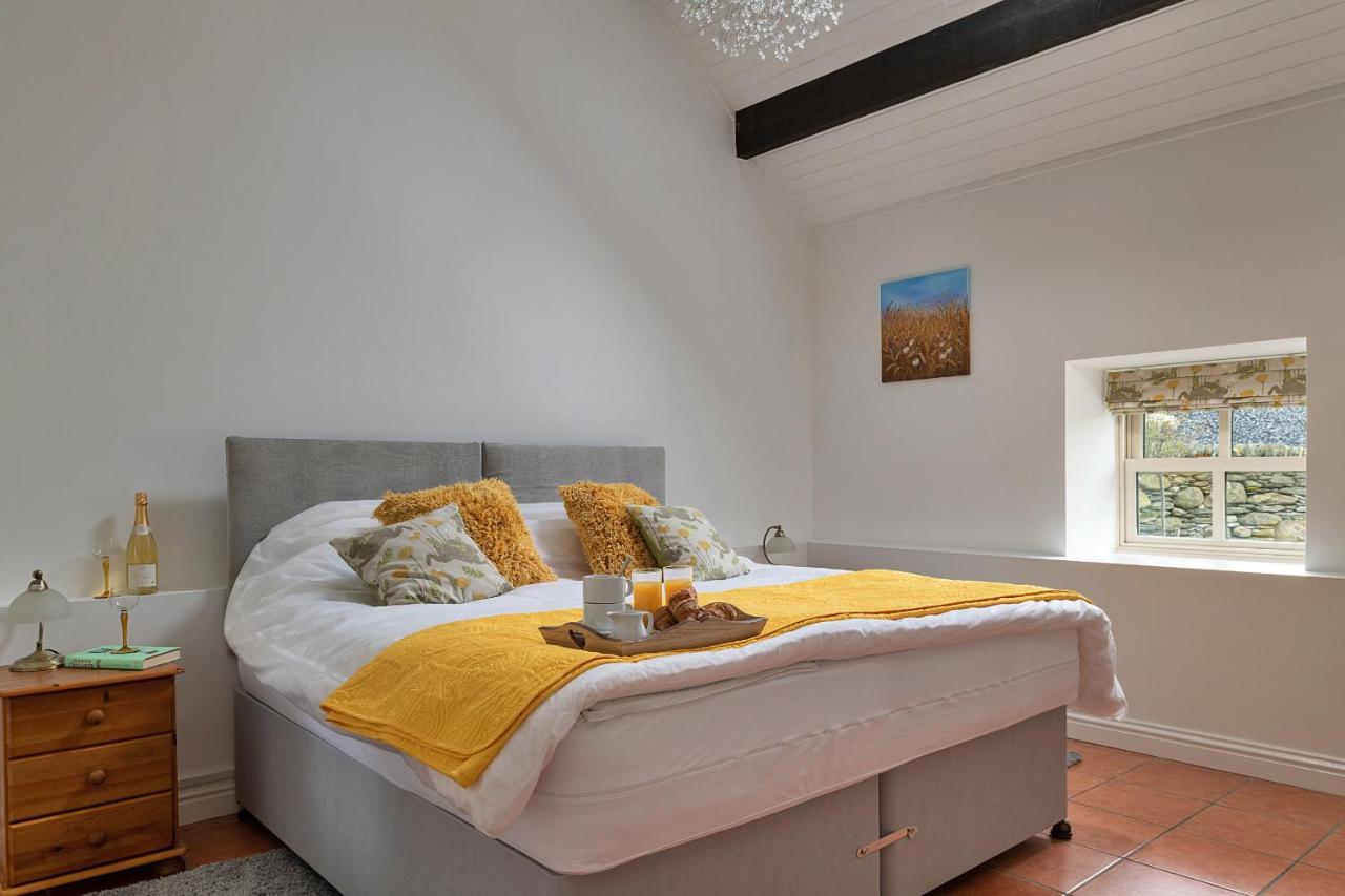 Finest Retreats - Moelis Granary - Luxury Cottage With Hot Tub Llandrillo Экстерьер фото