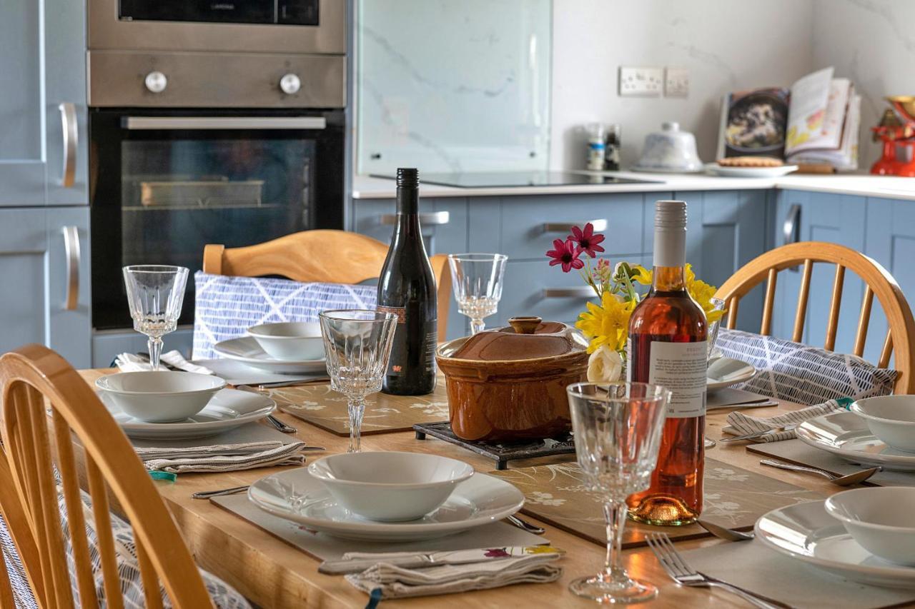 Finest Retreats - Moelis Granary - Luxury Cottage With Hot Tub Llandrillo Экстерьер фото