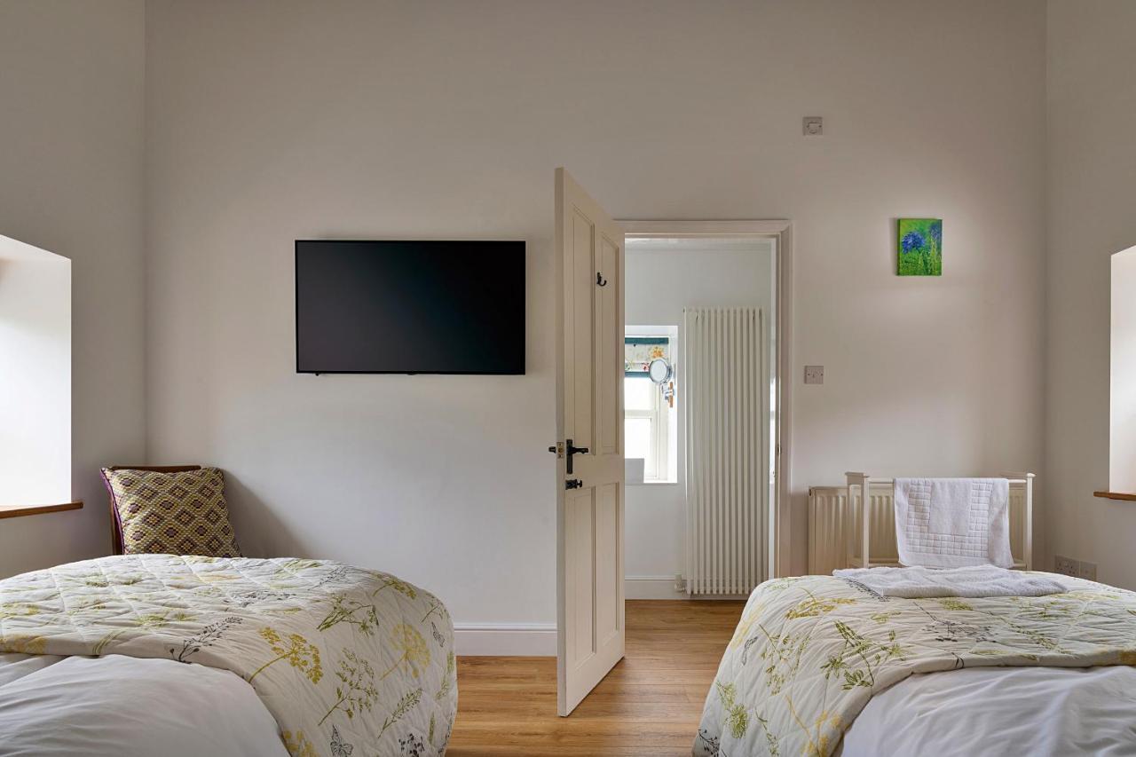 Finest Retreats - Moelis Granary - Luxury Cottage With Hot Tub Llandrillo Экстерьер фото