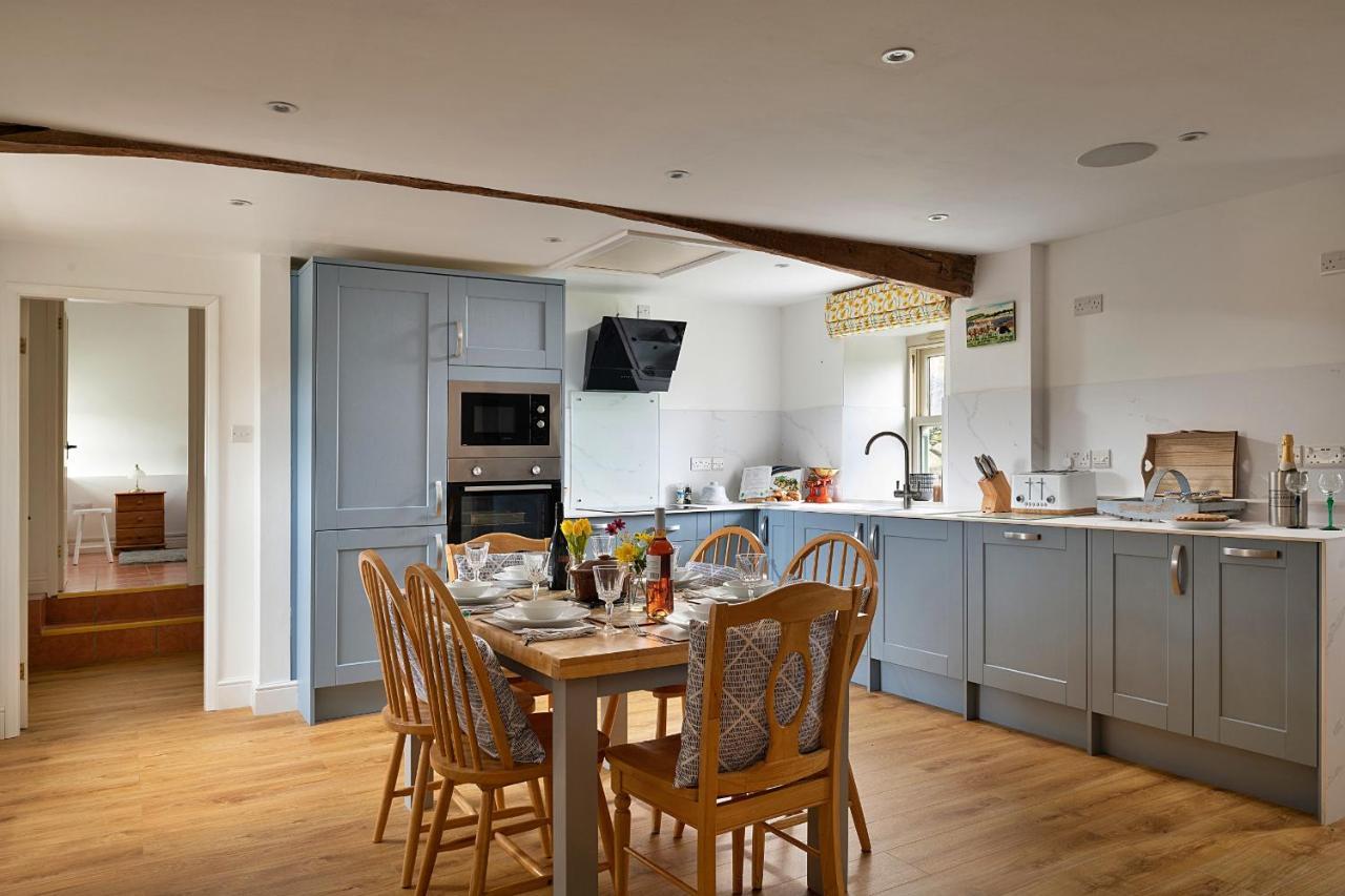 Finest Retreats - Moelis Granary - Luxury Cottage With Hot Tub Llandrillo Экстерьер фото