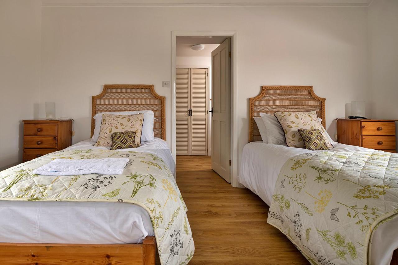Finest Retreats - Moelis Granary - Luxury Cottage With Hot Tub Llandrillo Экстерьер фото
