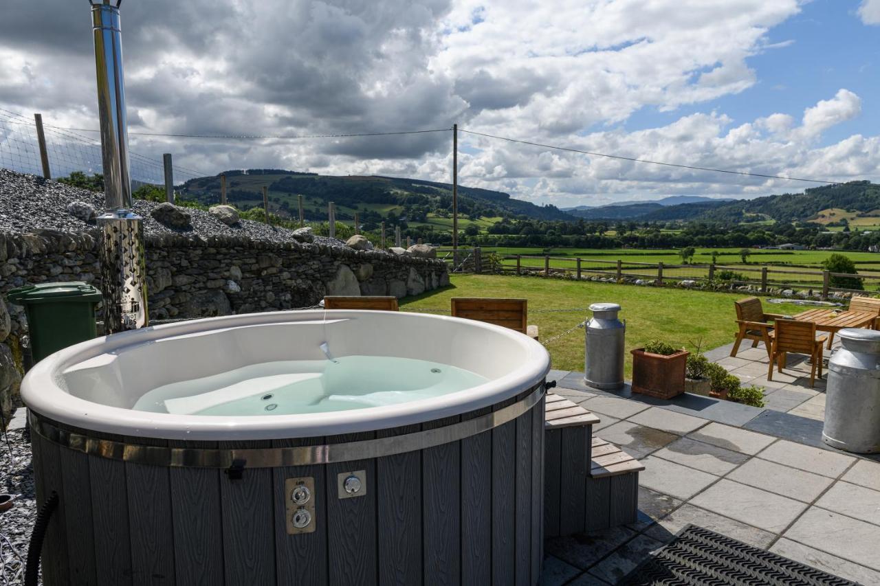 Finest Retreats - Moelis Granary - Luxury Cottage With Hot Tub Llandrillo Экстерьер фото