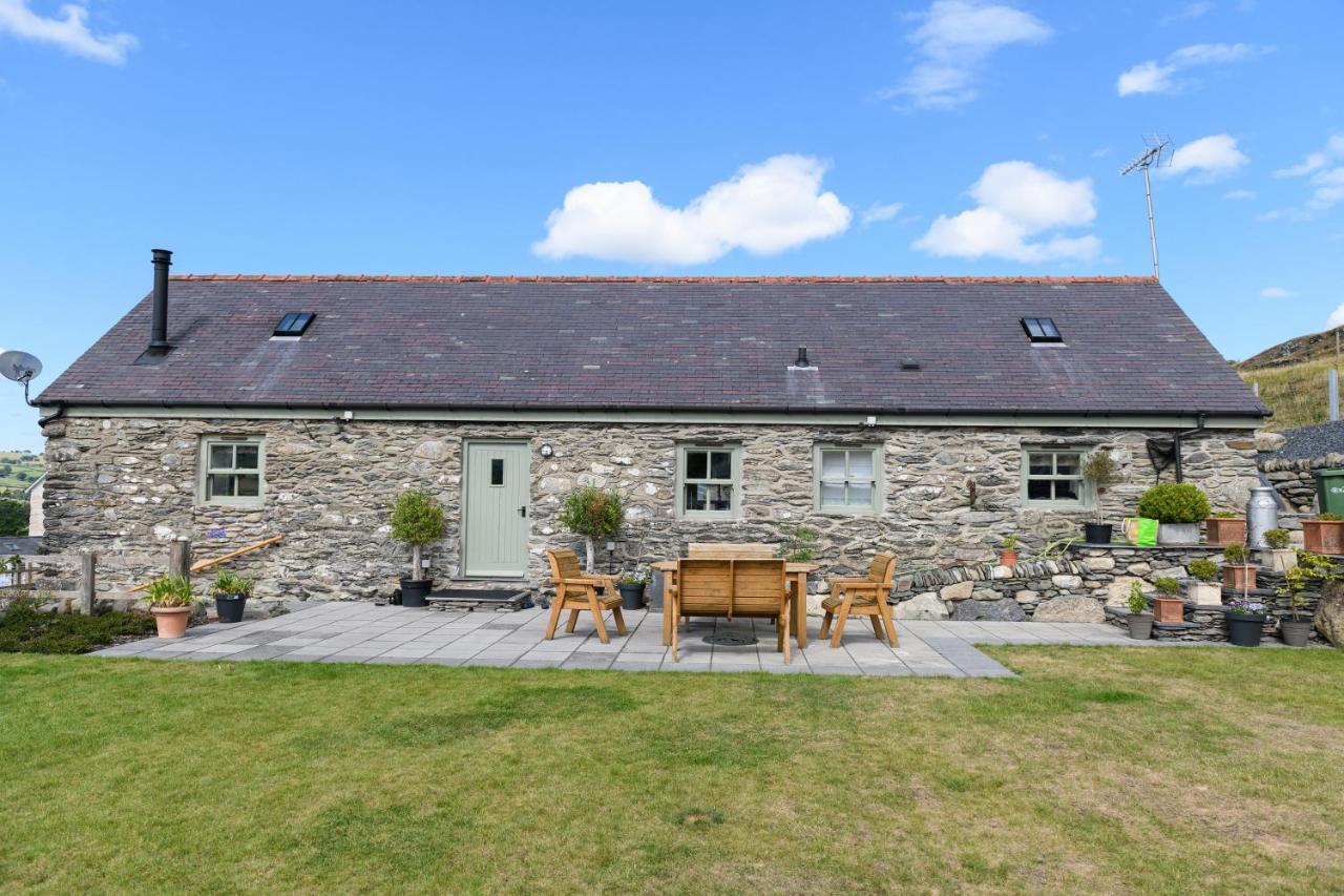 Finest Retreats - Moelis Granary - Luxury Cottage With Hot Tub Llandrillo Экстерьер фото