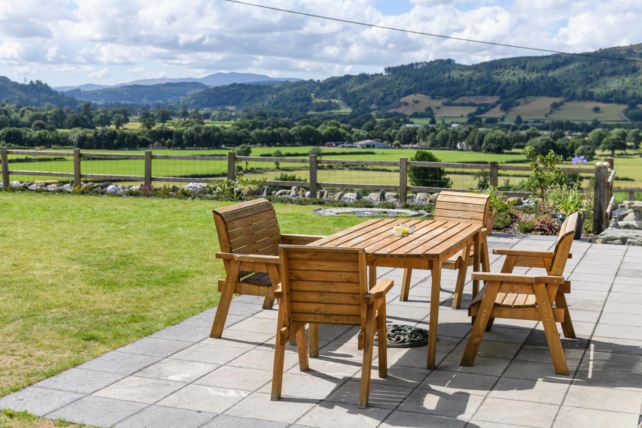 Finest Retreats - Moelis Granary - Luxury Cottage With Hot Tub Llandrillo Экстерьер фото