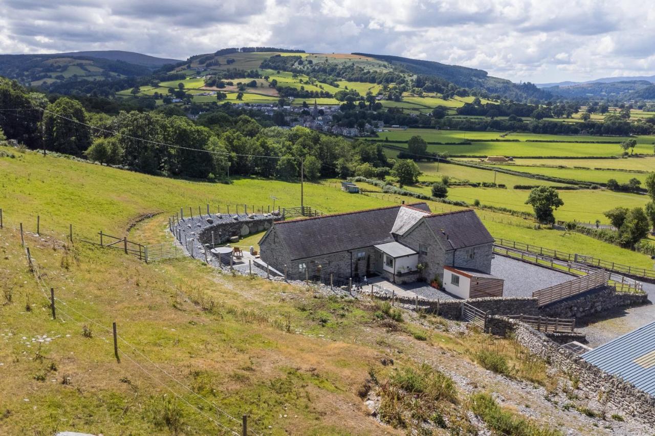 Finest Retreats - Moelis Granary - Luxury Cottage With Hot Tub Llandrillo Экстерьер фото