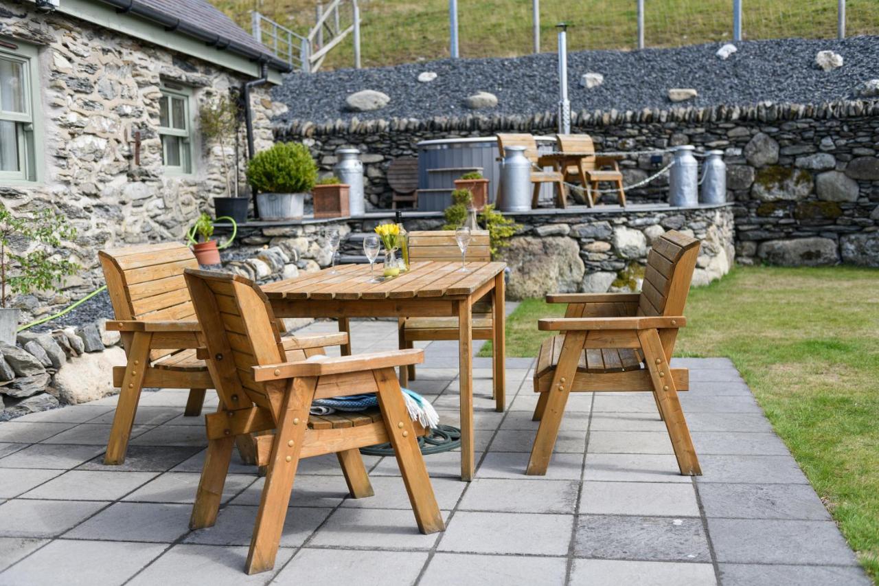 Finest Retreats - Moelis Granary - Luxury Cottage With Hot Tub Llandrillo Экстерьер фото