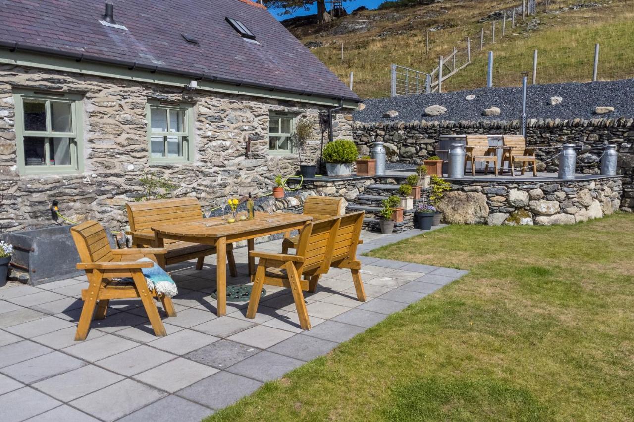 Finest Retreats - Moelis Granary - Luxury Cottage With Hot Tub Llandrillo Экстерьер фото